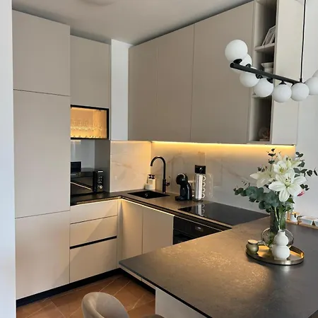 Alegria - Free Garage Parking