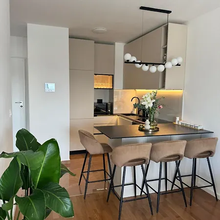 Alegria - Free Garage Parking Split